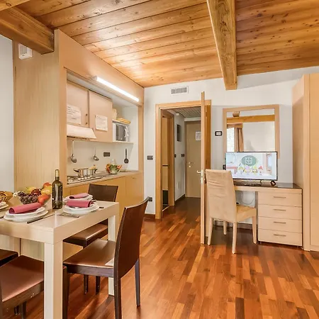 Aparthotel Cianfuran- Happy *