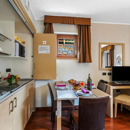 Aparthotel Cianfuran- Happy *